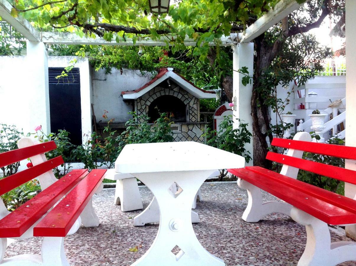 Villa Fofo - Beautiful Sea Front Villa With 650M2 Garden Nea Kallikrateia Экстерьер фото